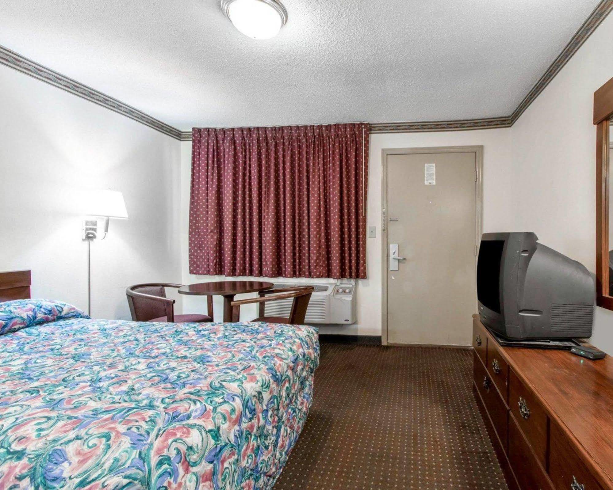 Americas Best Value Inn Opelika Extérieur photo