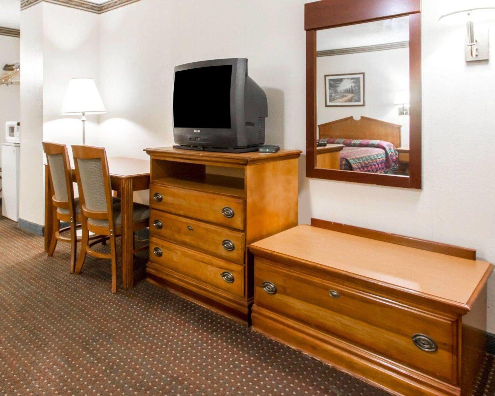 Americas Best Value Inn Opelika Extérieur photo