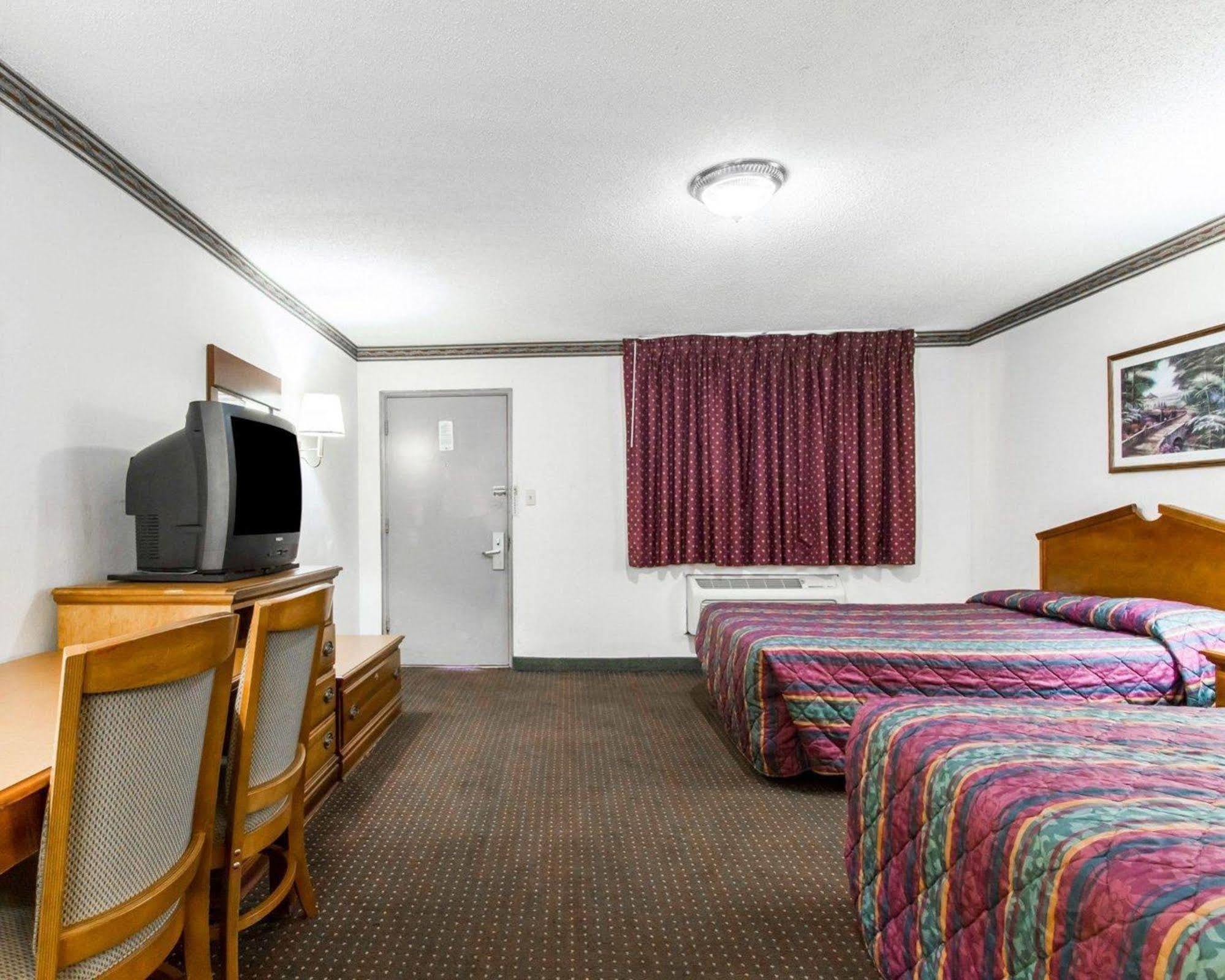 Americas Best Value Inn Opelika Extérieur photo